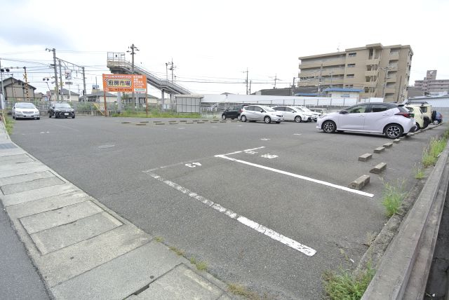 岩藤西市駅前駐車場